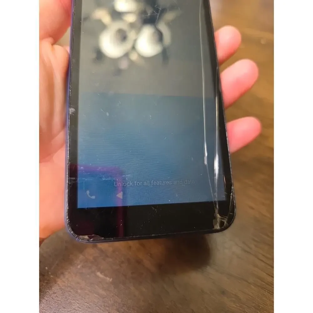 Wiko Voix Android Go Edition Smartphone – Blue – Cracked Screen –‎ Powers On